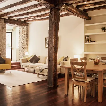 Apartment Central, Spacious And Authentic Family *