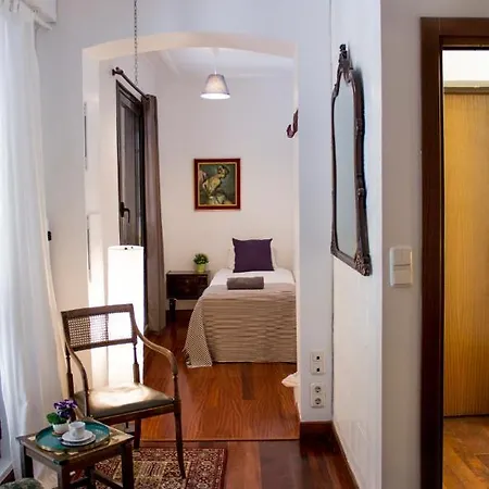 Apartment Central, Spacious And Authentic Family
